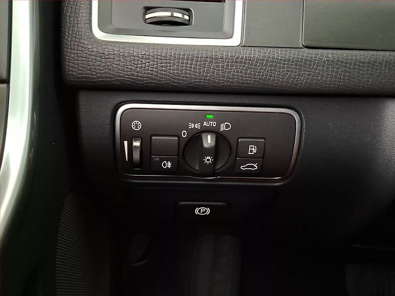 Volvo XC60 (2016) D4, Automat, Kůže, Navi - fotka 19 z 20