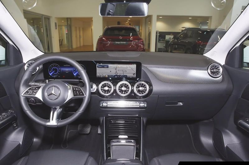 Mercedes-Benz EQA 300 4M Progressive Distronic - fotka 7 z 13