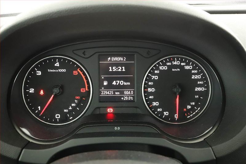 Audi A3 (2014) 1.6 TDI, Bi-Xenony, Tempomat - fotka 8 z 12