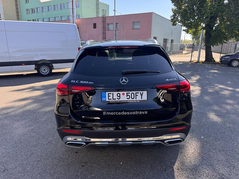Mercedes-Benz GLC (2026) 300 de 4MATIC - fotka 6 z 23
