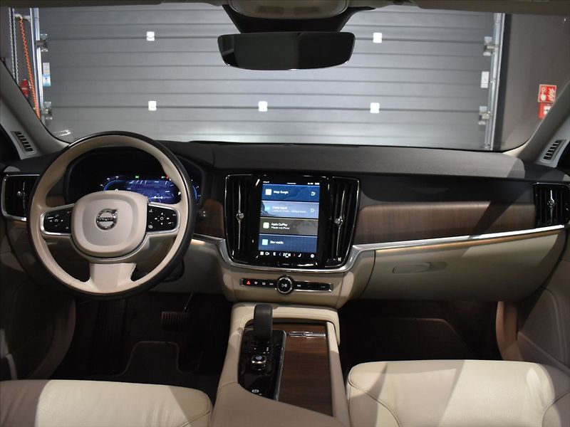 Volvo V90 2,0 CC PRO B4 AWD - fotka 14 z 24