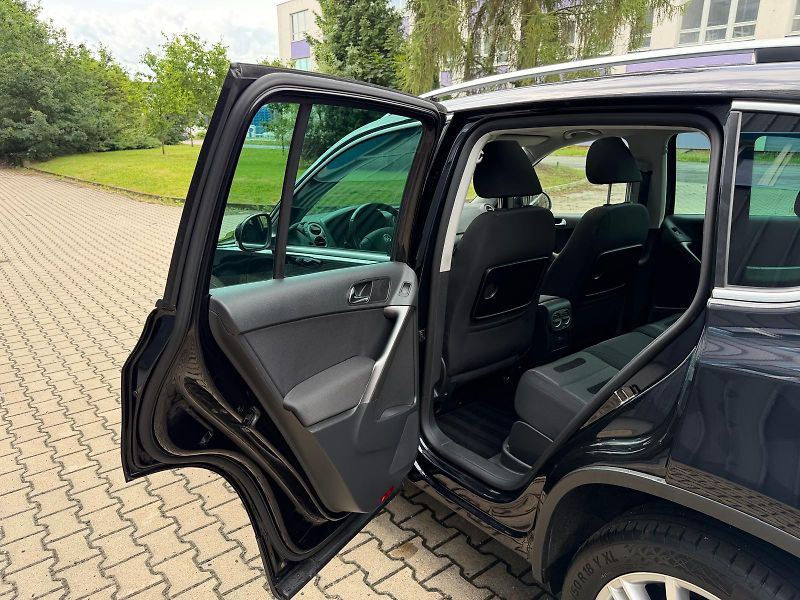 Volkswagen Tiguan 2,0 TDI /4x4/ SPORT / servis.k - fotka 12 z 32
