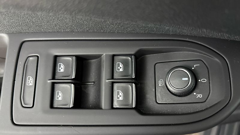 Volkswagen Golf 1.5 TSI Life Variant - fotka 21 z 26