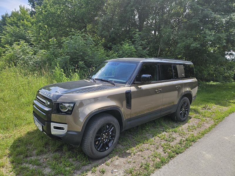 Land Rover Defender (2023) 130 - fotka 3 z 6