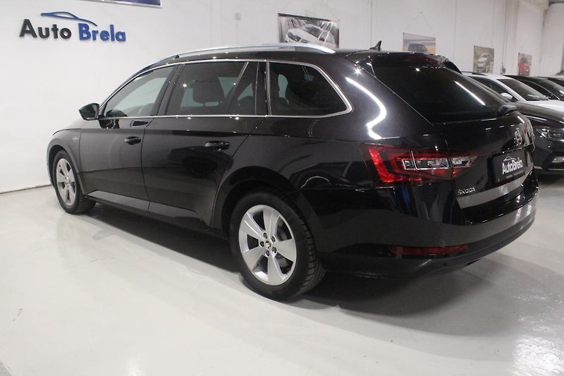 Škoda Superb (2019) 2.0TDI DSG L&K 4x4 Display - fotka 10 z 45