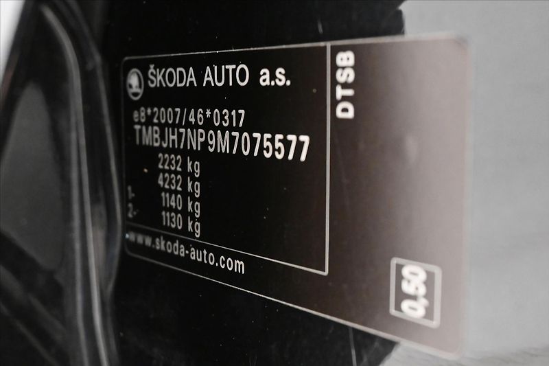 Škoda Superb 2,0 TDI 110 kW DSG STYLE Záruk - fotka 12 z 33