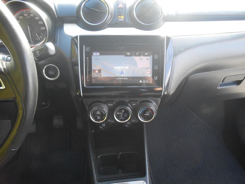 Suzuki Swift 1.0SHVS-HYBRID,KAMERA,LED - fotka 31 z 38