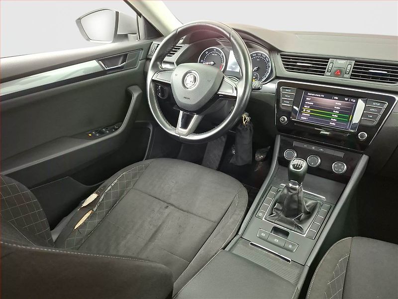 Škoda Superb (2019) 2.0 TDI, Park. senzory - fotka 7 z 15