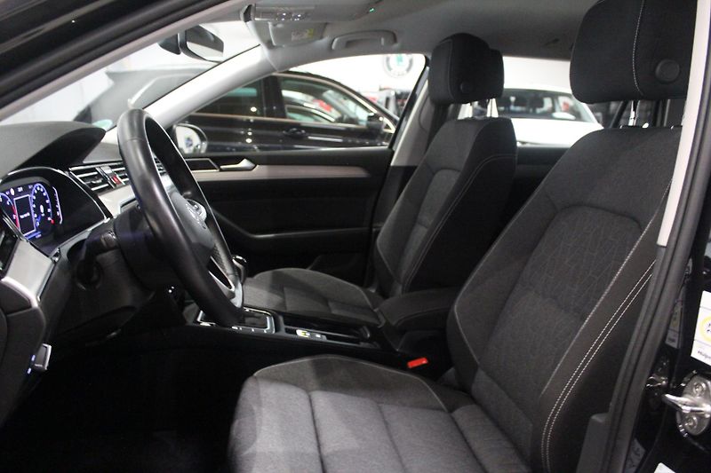 Volkswagen Passat Variant (2023) Manuál 110kW Matrix Tažné - fotka 15 z 29