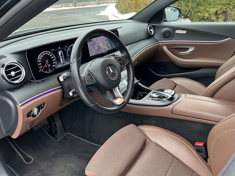 Mercedes-Benz Třídy E 220 d AVANTGARDE 4MATIC - fotka 10 z 28