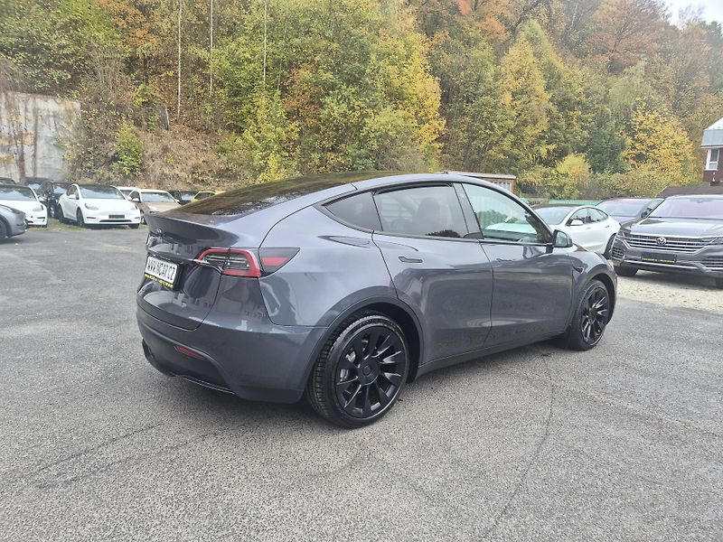 Tesla Model Y RWD 220kw TZ SOH 93,6 % - fotka 5 z 49