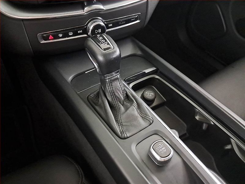 Volvo XC60 (2018) D4 AWD - fotka 13 z 21