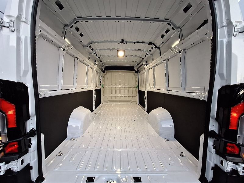 Peugeot Boxer (2026) FG 4350 e-L4H2 200 kW/110 kWh - fotka 12 z 15