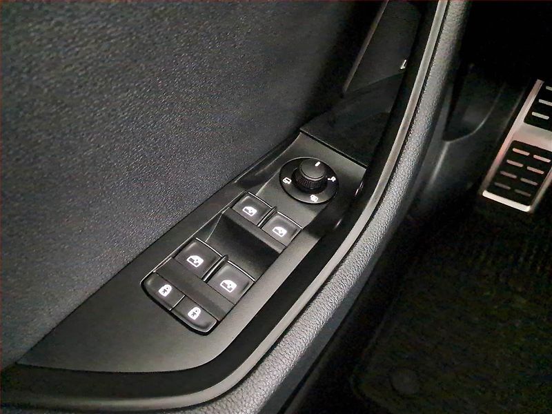Škoda Superb (2018) Laurin&Klement 2.0 TDI - fotka 26 z 27