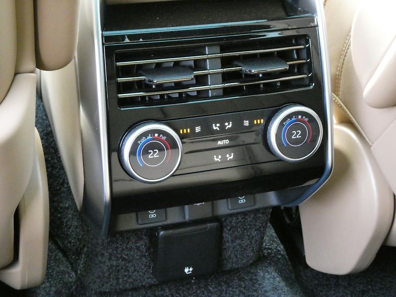 Land Rover Range Rover (2026) 3,0 Autobiography P460e - fotka 16 z 44