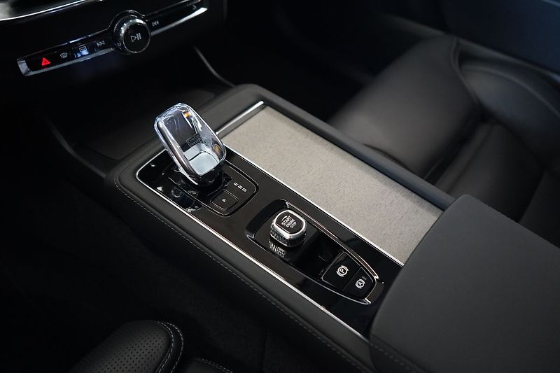 Volvo XC90 T8 AWD PLUS, Ventilace, 360° - fotka 40 z 48