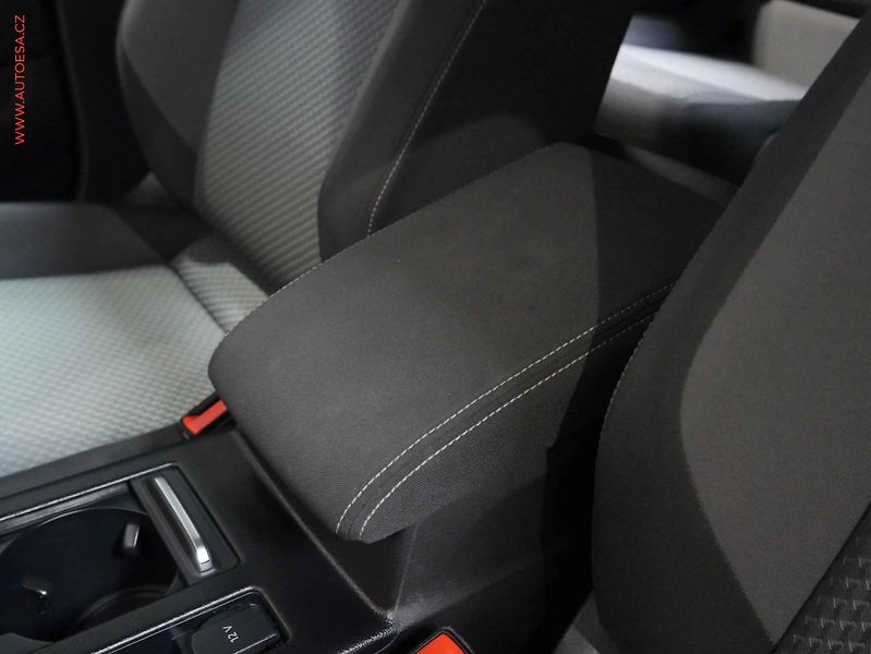 Volkswagen Passat (2016) 1.6TDi, LED, TZ, park.čidla - fotka 18 z 21