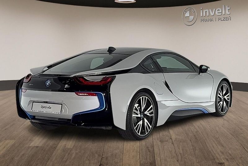 BMW i8 Coupé - fotka 3 z 24