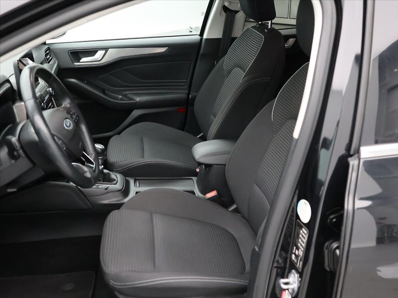 Ford Focus 2,0 TDCI 110kW Titanium LED - fotka 11 z 33