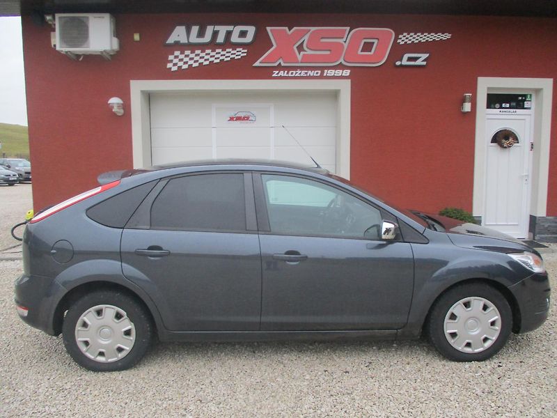 Ford Focus 1.6i DIGI AC - fotka 2 z 27