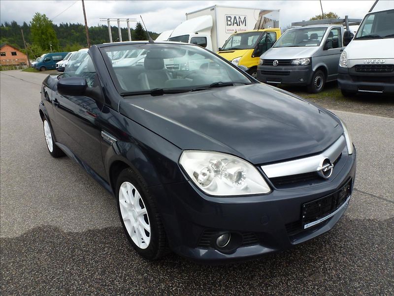 Opel Tigra 1,4 16V Roadster Cabrio - fotka 5 z 48