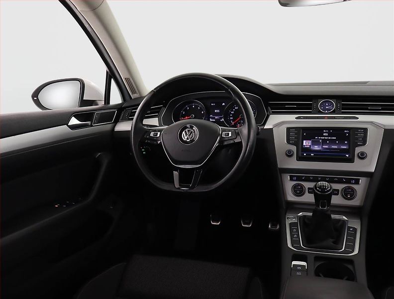 Volkswagen Passat (2017) Comfortline 1.8 TSI, ČR,1.maj - fotka 7 z 21