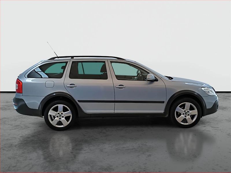 Škoda Octavia (2010) Scout 1.8 TSI, 4X4 - fotka 6 z 16