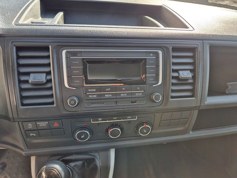 Volkswagen Transporter (2016) 2.0TDI Long,9míst, Závěs - fotka 23 z 36