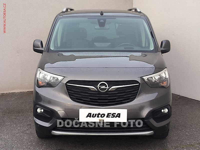 Opel Combo (2019) 1.5CDTi, Life, navi, panor - fotka 2 z 25