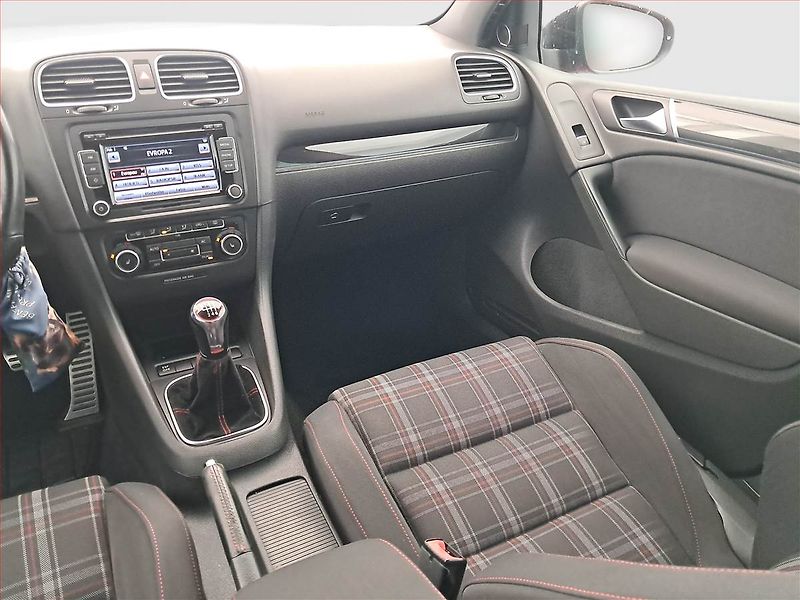 Volkswagen Golf (2010) 2.0 GTI, Serv.kniha, Xenony - fotka 7 z 17