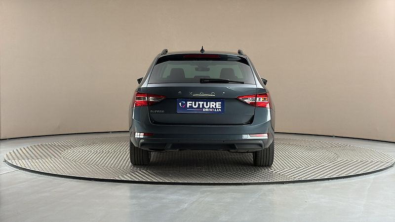 Škoda Superb 2.0 TDI DSG Ambition Combi - fotka 5 z 29