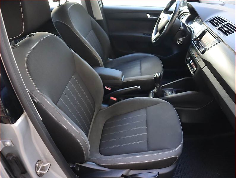 Škoda Fabia (2019) Style 1.0 TSI, Serv.kniha - fotka 9 z 23