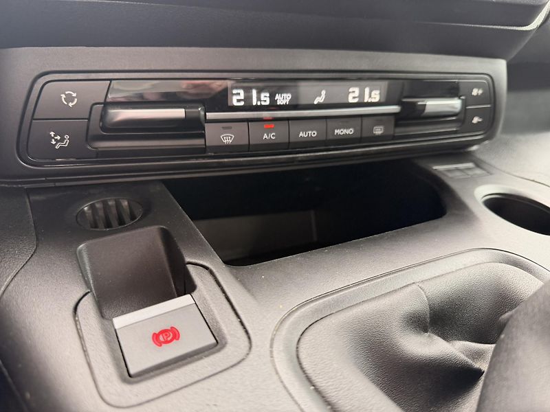 Toyota ProAce City Verso 1.2-7 MÍST-MOŽNOST VESTAVBY - fotka 14 z 23