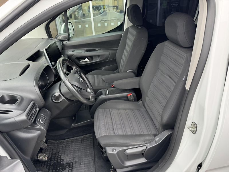 Opel Combo 1,5 TDCi, ELEGANCE, 5 míst - fotka 10 z 25