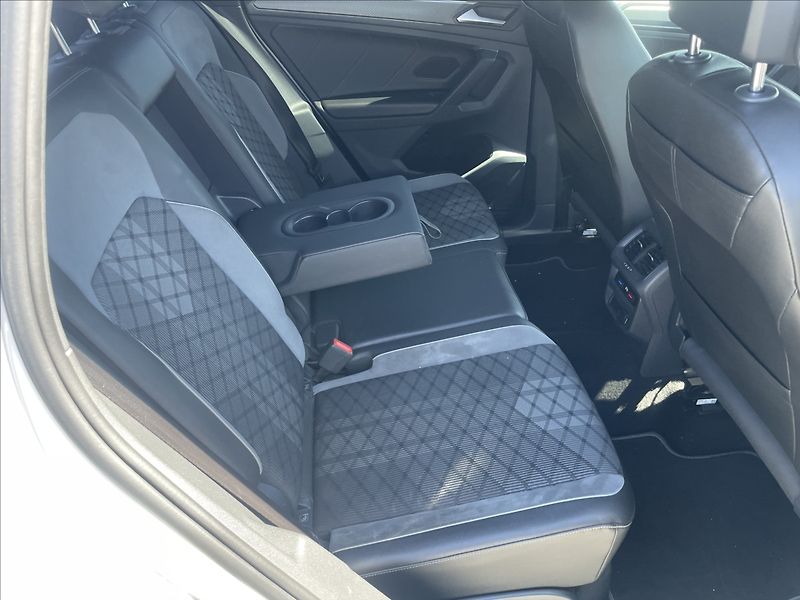 Volkswagen Tiguan 2,0 TDi 110kw DSG R-Line LED R - fotka 12 z 40