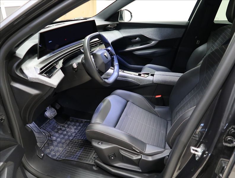 Peugeot 3008 1,2 ALLURE HYBRID145 e-DCS6 ČR - fotka 7 z 29