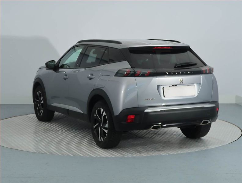 Peugeot 2008 (2022) Allure 1.2 PureTech, Automat - fotka 4 z 14