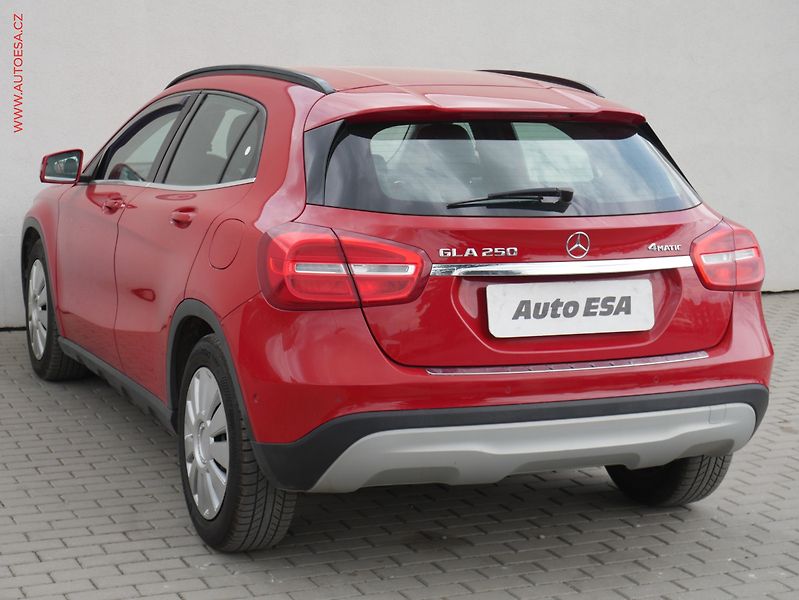 Mercedes-Benz GLA (2014) 2.0i 250  4Matic, ČR, AT - fotka 6 z 18