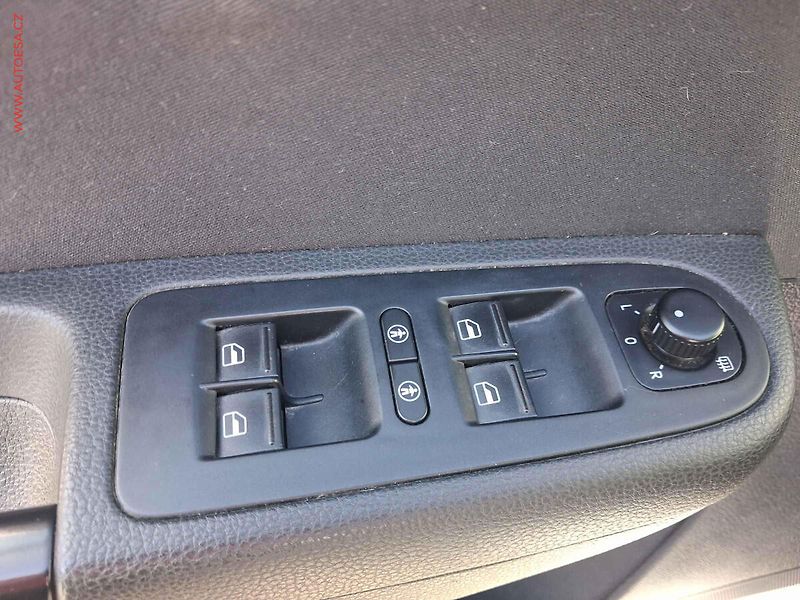 Volkswagen Sharan (2013) 2.0 TDi, AC, navi, park.asist - fotka 12 z 20