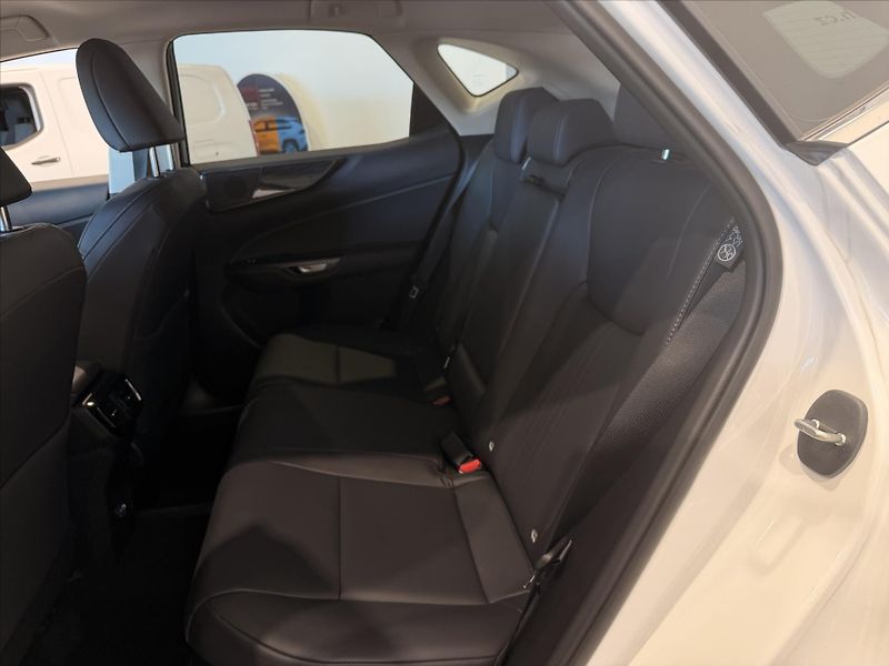 Lexus NX 350h 2,5 Executive Top  NX - fotka 6 z 12