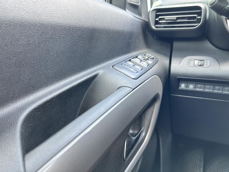 Toyota ProAce City Verso (2022) 1.2i96KW automat - fotka 20 z 26