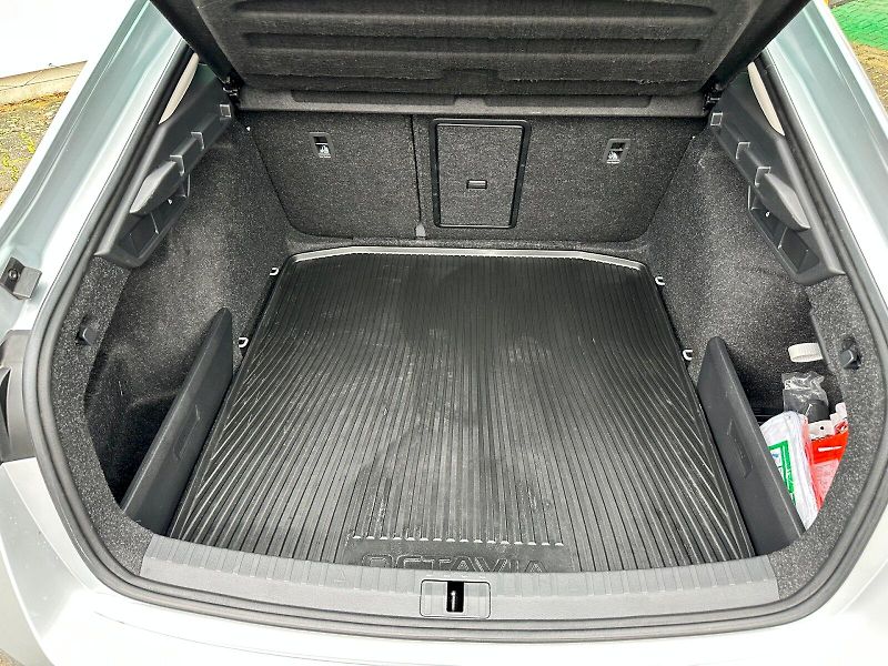 Škoda Octavia (2024) 1.5 TSI 110kW MHEV Top Selecti - fotka 22 z 24