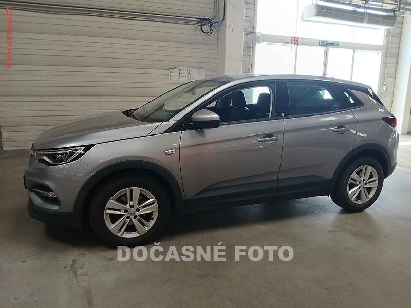 Opel Grandland X (2018) 1.6, servis.kniha, LED - fotka 3 z 3