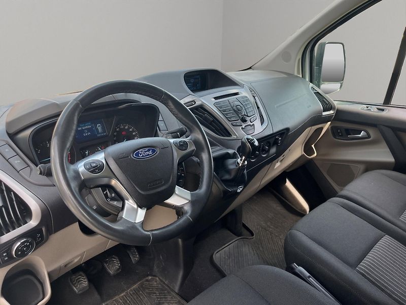 Ford Tourneo Custom (2014) L1 2.2 TDCi 114kW, Tažné - fotka 20 z 23