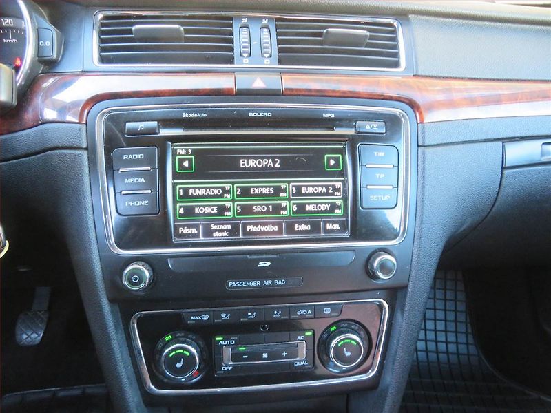Škoda Superb (2012) 2.0 TDI, Tempomat - fotka 12 z 16