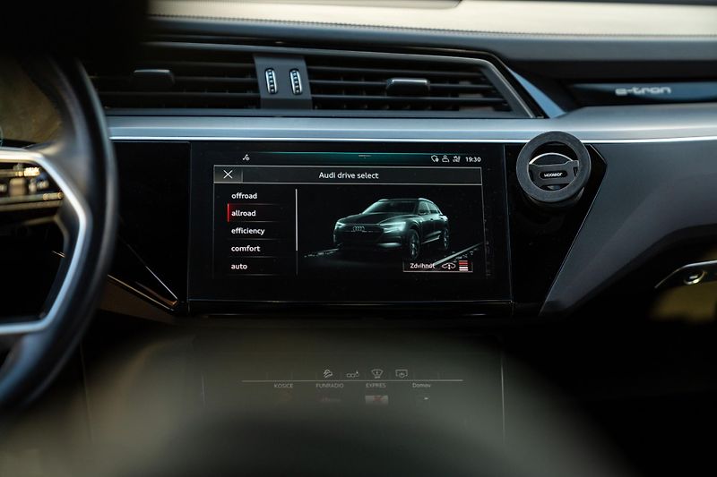Audi e-tron (2020) /300kW - fotka 49 z 51