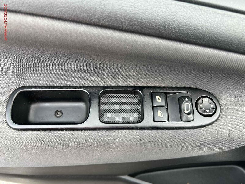 Peugeot 207 (2010) 1.4 16V, 1.maj,ČR, AC, park - fotka 11 z 15