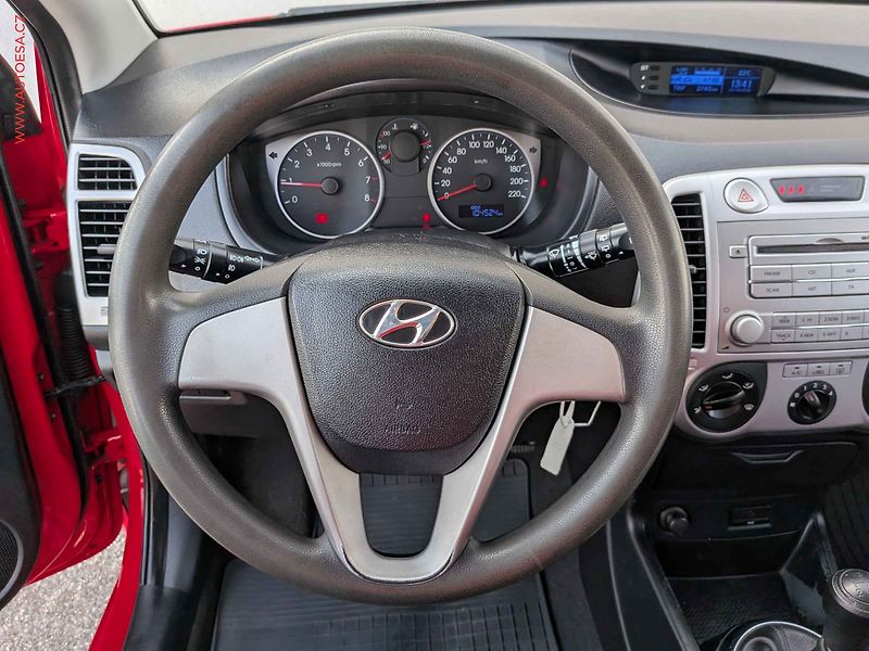 Hyundai i20 (2011) 1.2i, ČR, AC - fotka 13 z 13
