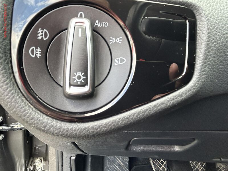 Volkswagen Golf (2016) 1.4 TSi, Highline, bixen - fotka 13 z 17