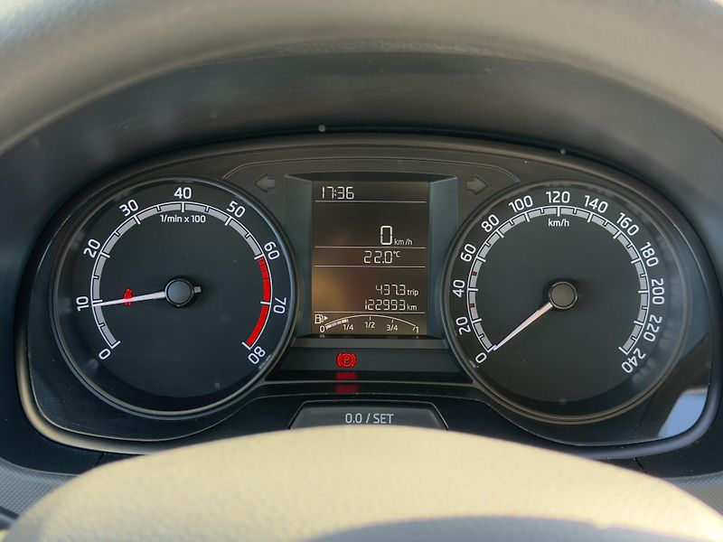 Škoda Fabia 1.0 tsi 70 kw - fotka 16 z 17